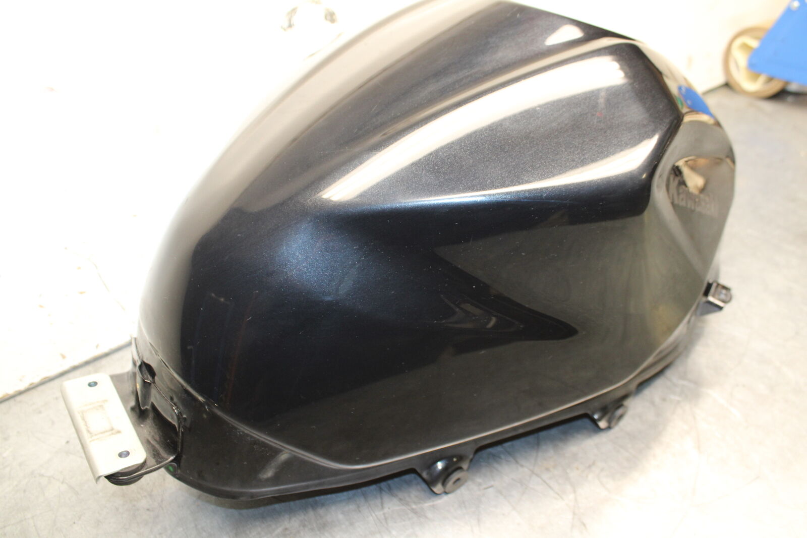 19-22 KAWASAKI Z400 GAS TANK FUEL CELL PETROL RESERVOIR BB738