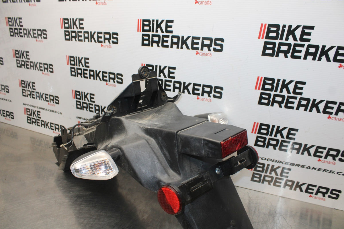 15 SUZUKI GW250F REAR BACK FENDER MUD GUARD & LIGHTS BB789