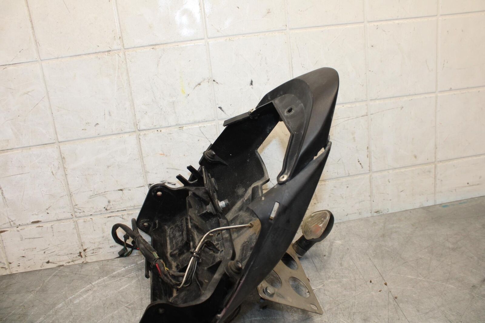 2012 Kawasaki Ninja ZX6R TIDY  REAR TAILLIGHT BRAKE LIGHT TRIM  BB529