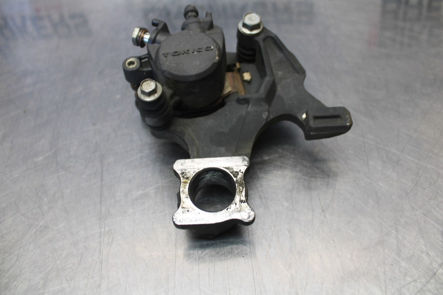 07 SUZUKI GSXR1000 REAR BACK BRAKE CALIPER W MOUNT BRACKET BB770
