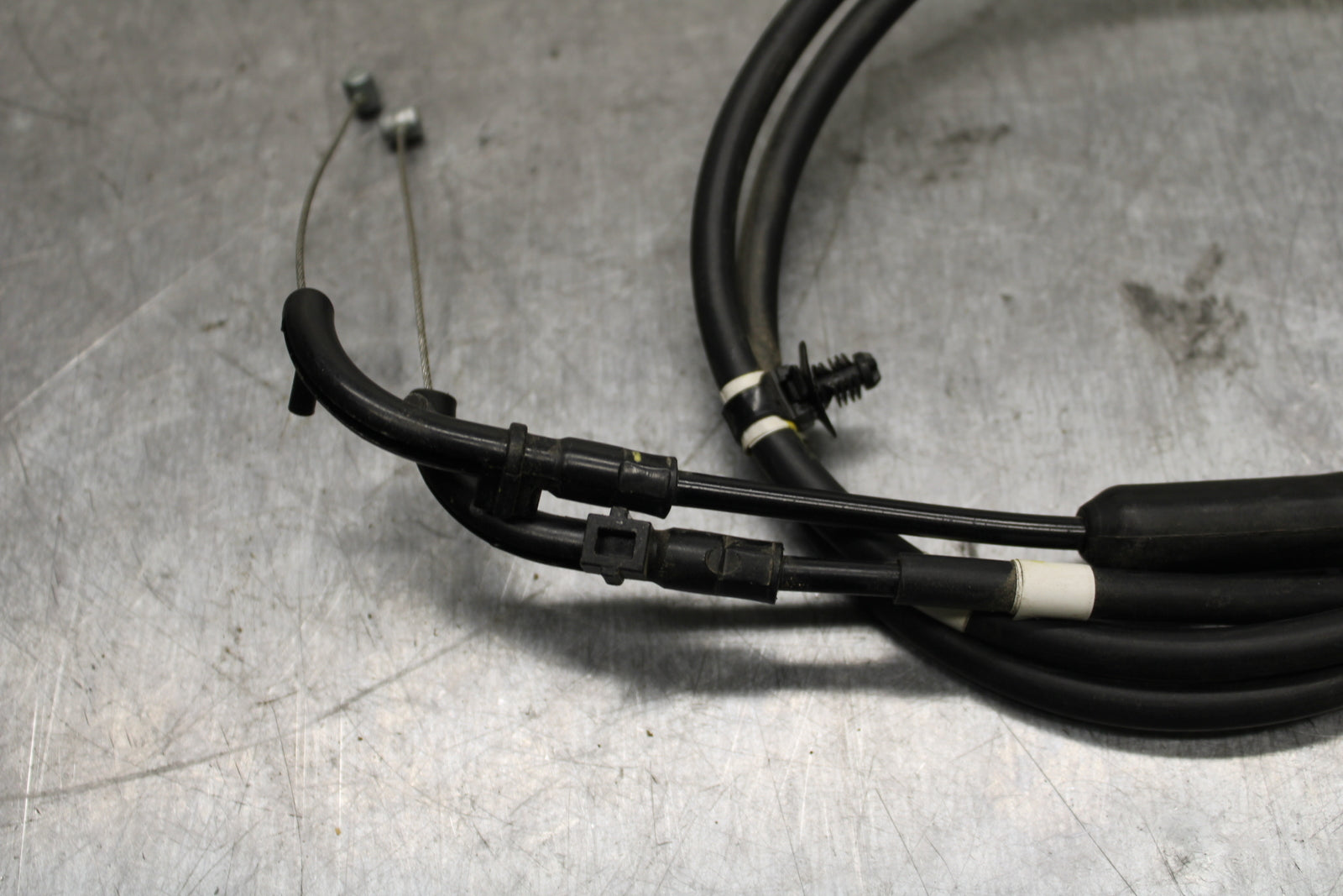 19-21 YAMAHA YZF R3 THROTTLE CABLES LINES BB121