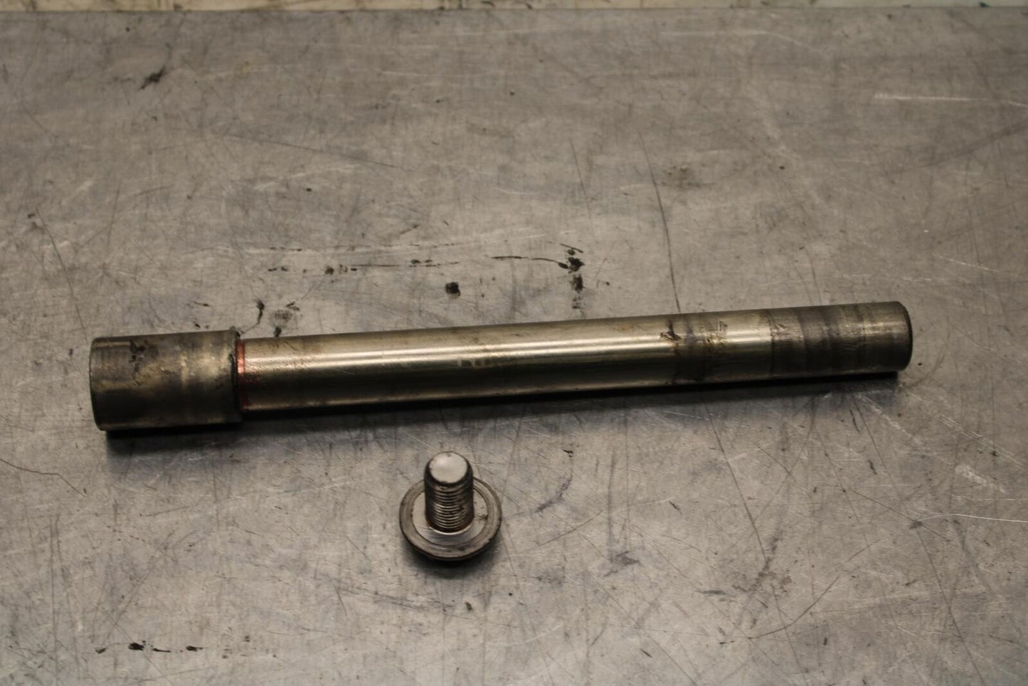 2006 Yamaha YZF R6 FRONT WHEEL RIM AXLE PIVOT BOLT 2C0-25181-00-00 BB560