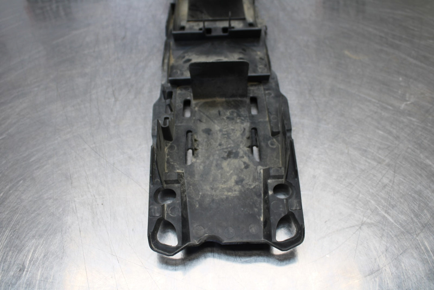 06-07 SUZUKI GSXR 600 REAR BACK TAIL UNDERTAIL BATTERY TRAY PLASTIC BB170