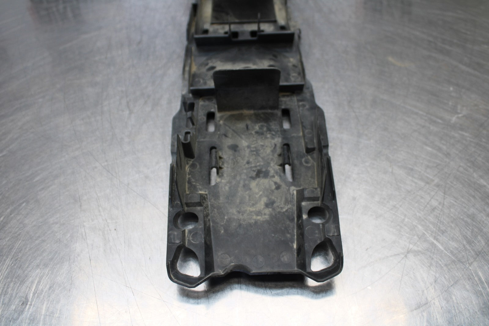 06-07 SUZUKI GSXR 600 REAR BACK TAIL UNDERTAIL BATTERY TRAY PLASTIC BB170