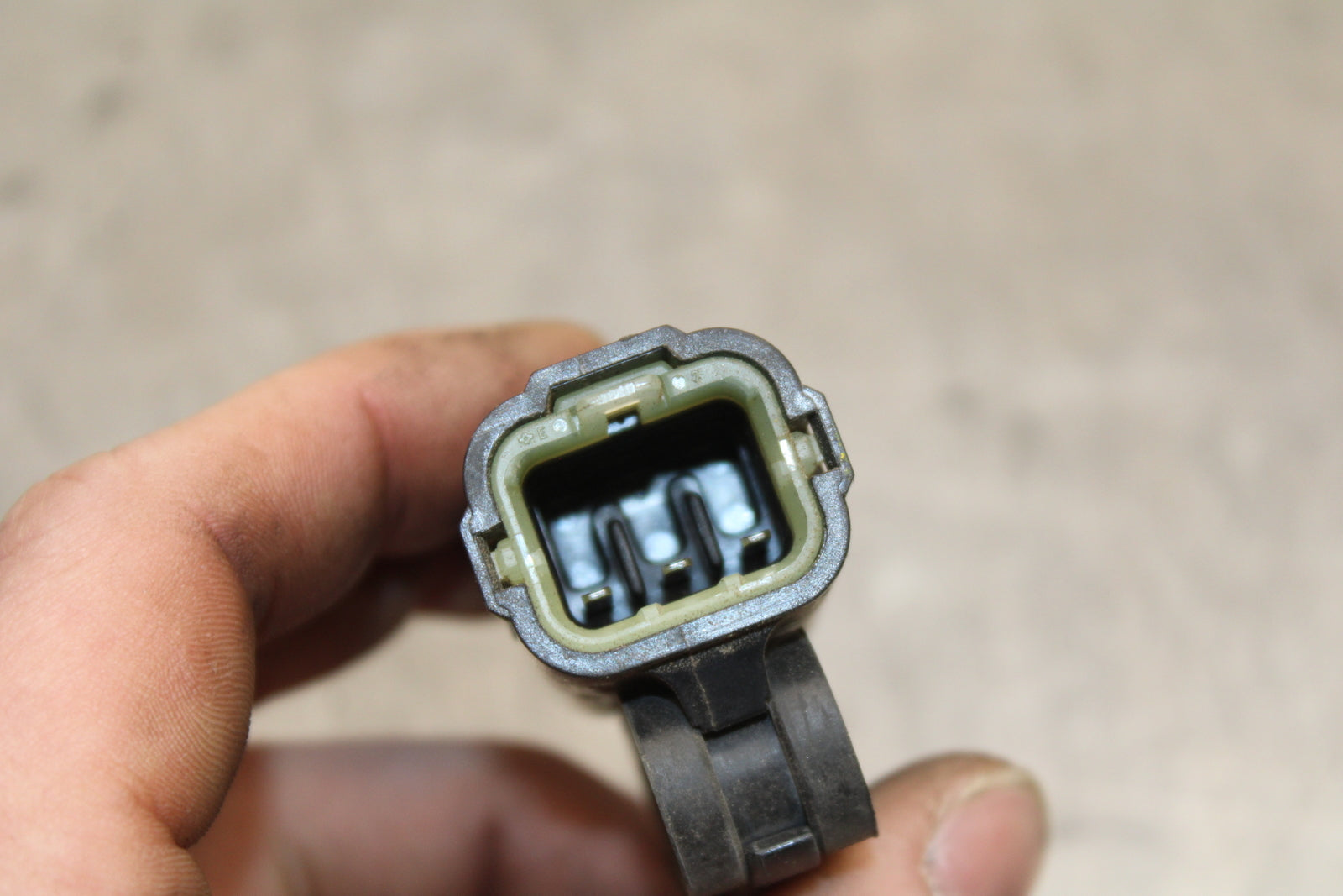 03-05 YAMAHA YZF R6  TIP OVER BANK ANGLE CRASH SENSOR SWITCH  BB132