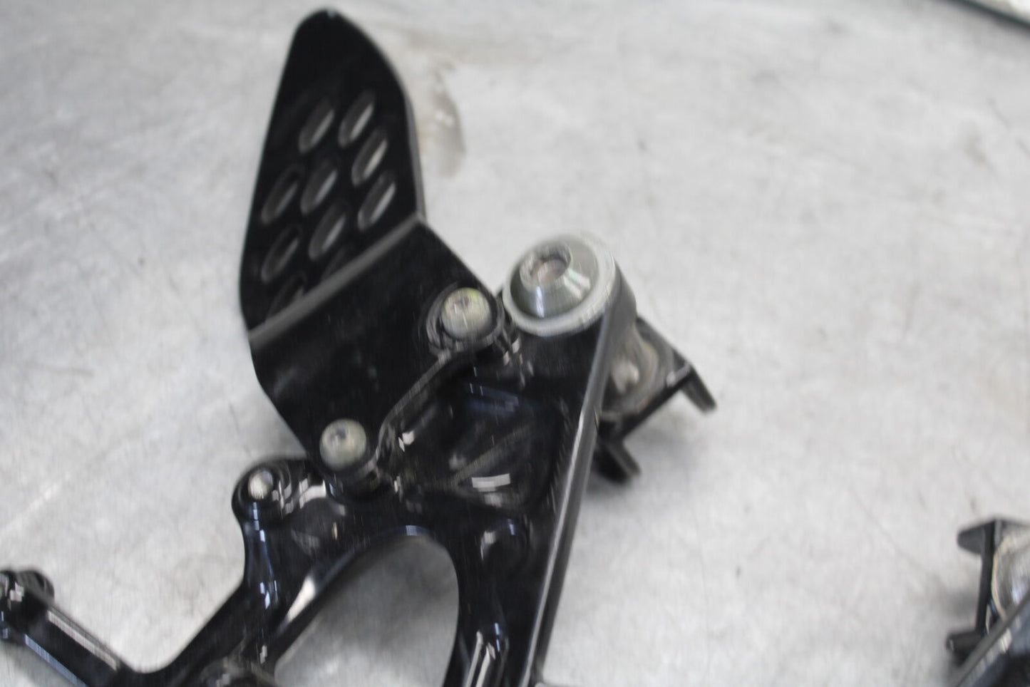 04-06 YAMAHA YZF R1 BLACK POWDER COATED LEFT RIGHT REARSET REAR SET BB659 