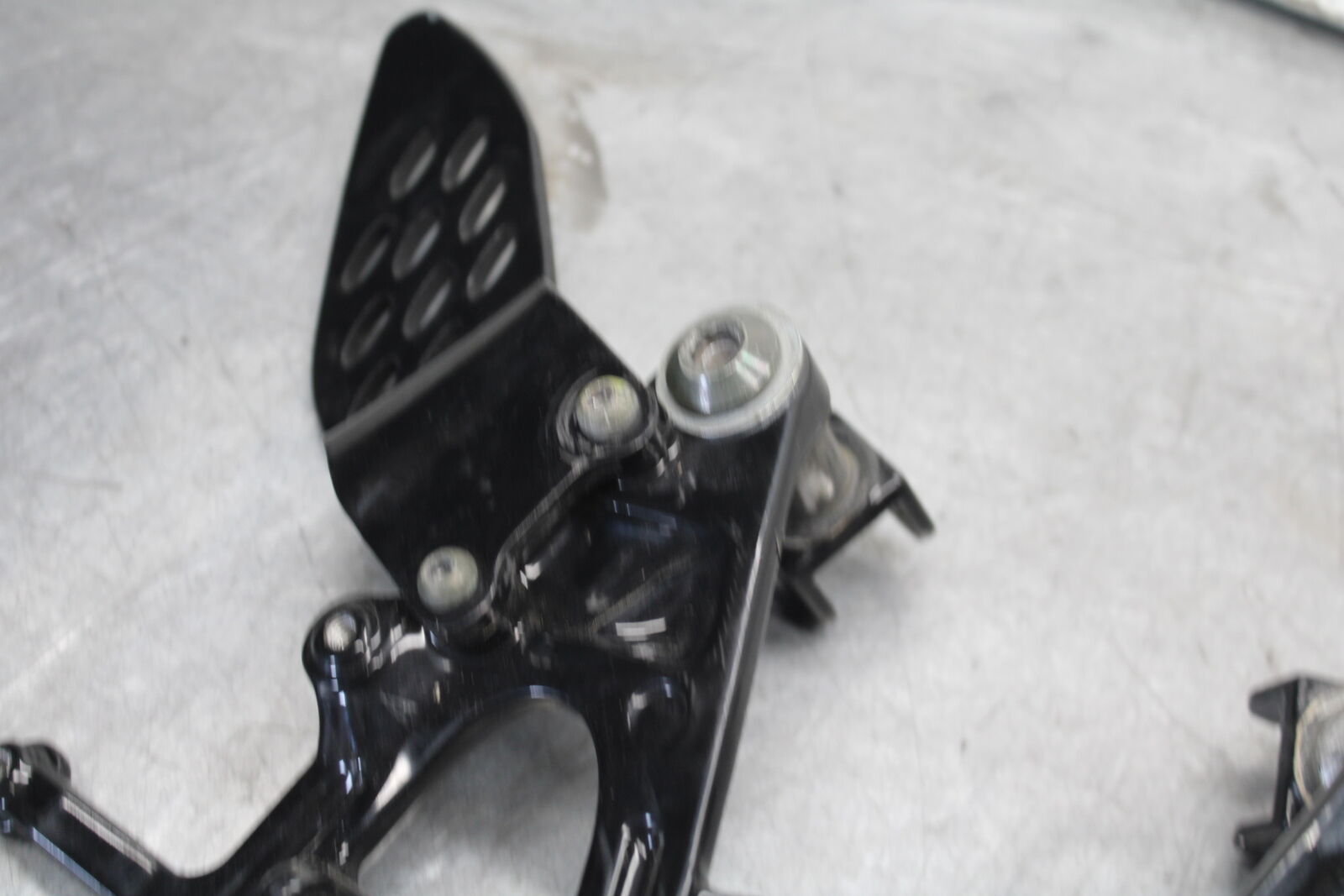 04-06 YAMAHA YZF R1 BLACK POWDER COATED LEFT RIGHT REARSET REAR SET BB659 