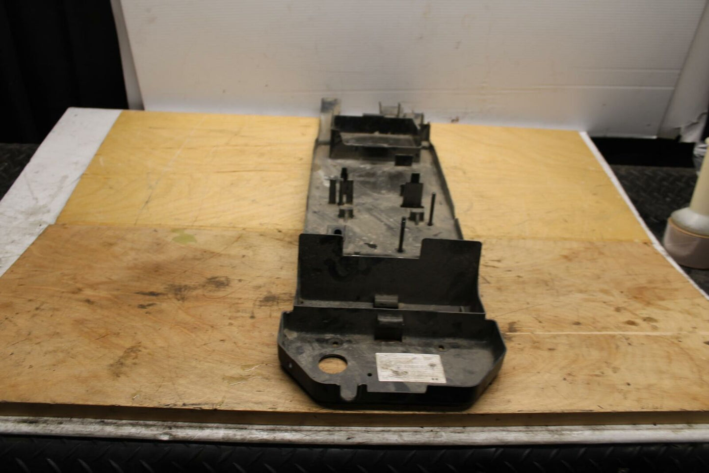 04-05 KAWASAKI NINJA ZX10R REAR BACK TAIL UNDERTAIL BATTERY TRAY PLASTIC BB322