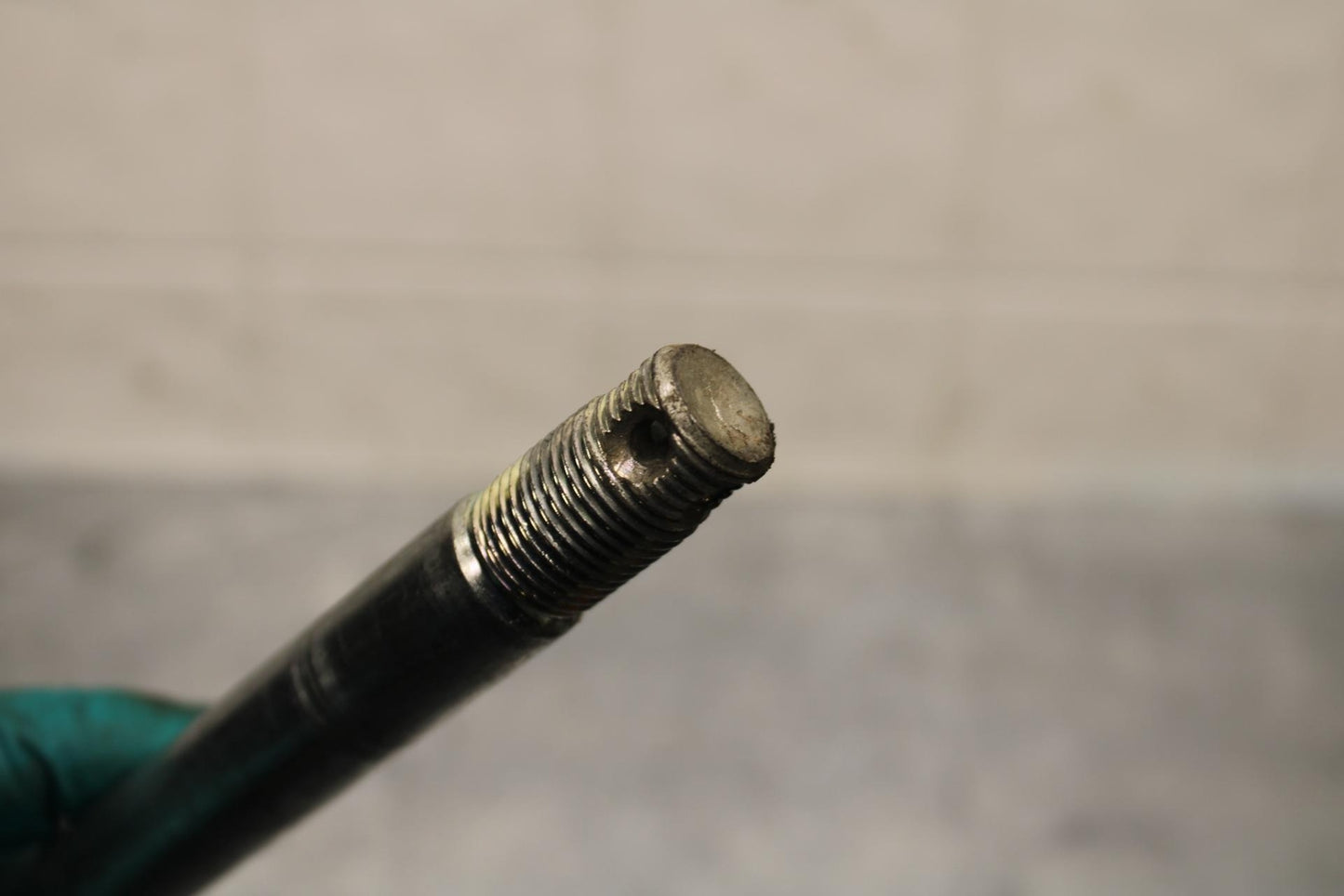 19-22 KAWASAKI Z400 REAR AXLE BACK WHEEL RIM PIVOT BOLT AXEL BB586