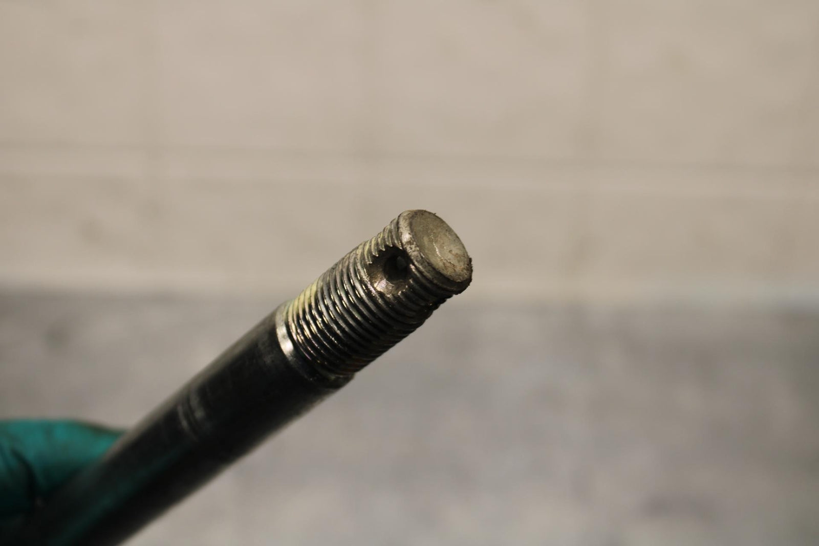 19-22 KAWASAKI Z400 REAR AXLE BACK WHEEL RIM PIVOT BOLT AXEL BB586