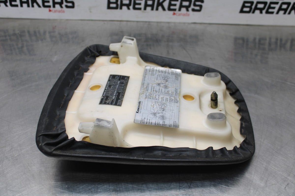 98 KAWASAKI NINJA ZX6 REAR BACK PASSENGER TANDEM SEAT PAD SADDLE PILLION BB870