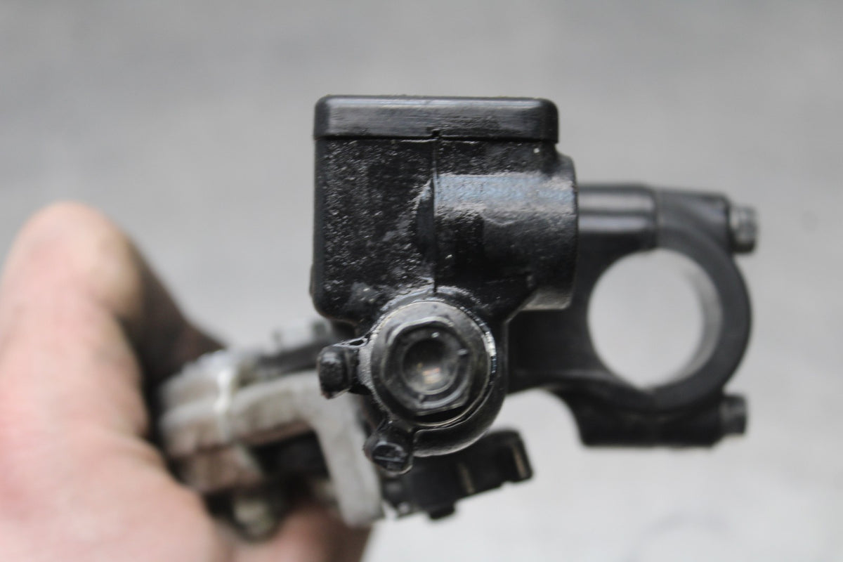 18 HONDA CB500F FRONT BRAKE MASTER CYLINDER w/ LEVER BB861