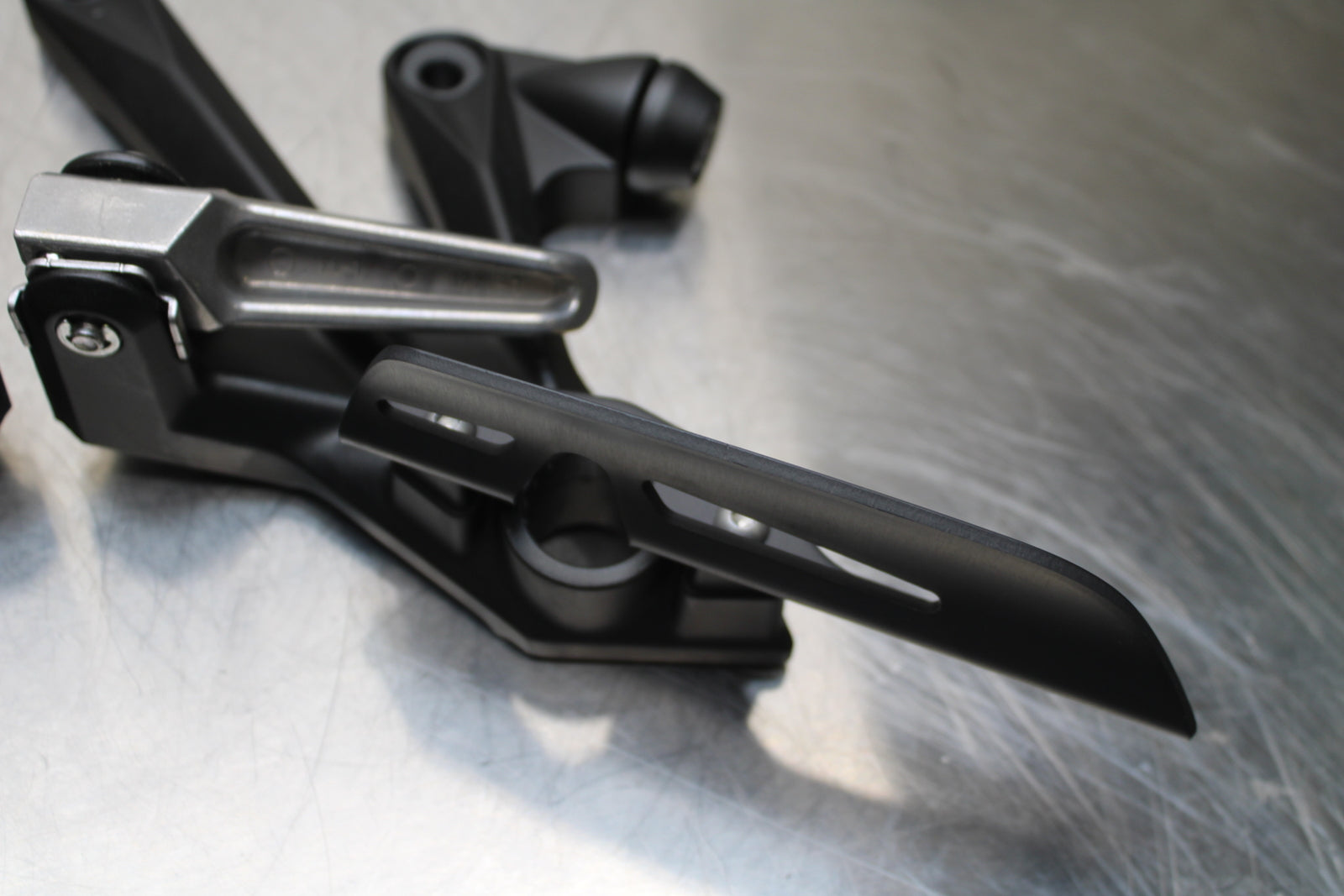 23-24 KAWASAKI NINJA ZX14R NEW!! REAR BACK PASSENGER PEG SET PAIR BB141