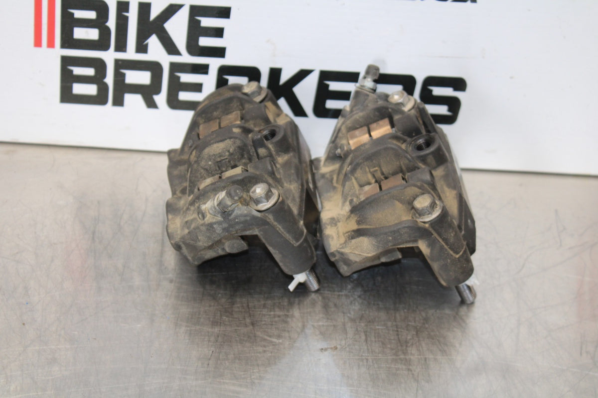 24-25 KAWASAKI NINJA ZX4R RIGHT LEFT FRONT BRAKE CALIPER SET PAIR CALIPERS BB174