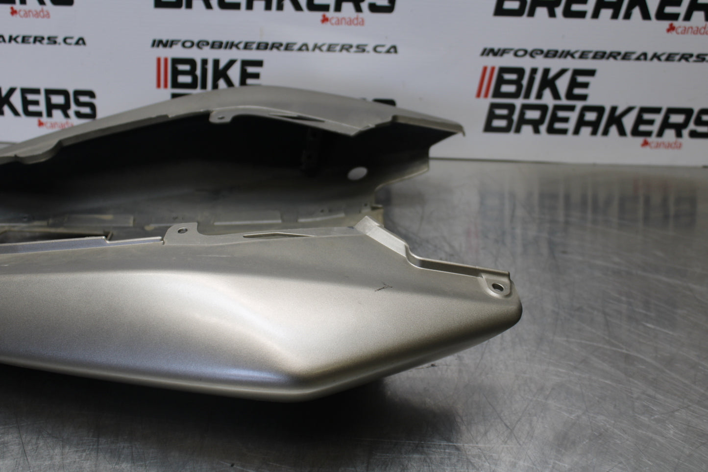 04-05 KAWASAKI NINJA ZX10R REAR BACK TAIL FAIRING COWL SHROUD BB163