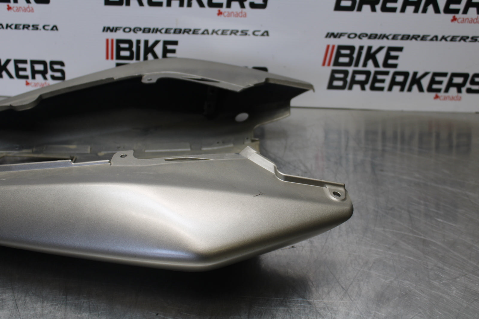 04-05 KAWASAKI NINJA ZX10R REAR BACK TAIL FAIRING COWL SHROUD BB163