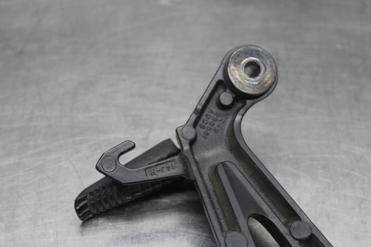 15-26 SUZUKI GSXR600 RIGHT REAR BACK PASSENGER PEG BB888