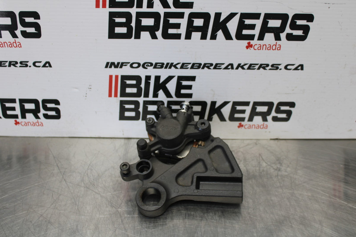 21-23 KAWASAKI NINJA ZX6R REAR BACK BRAKE CALIPER W MOUNT BRACKET BB179