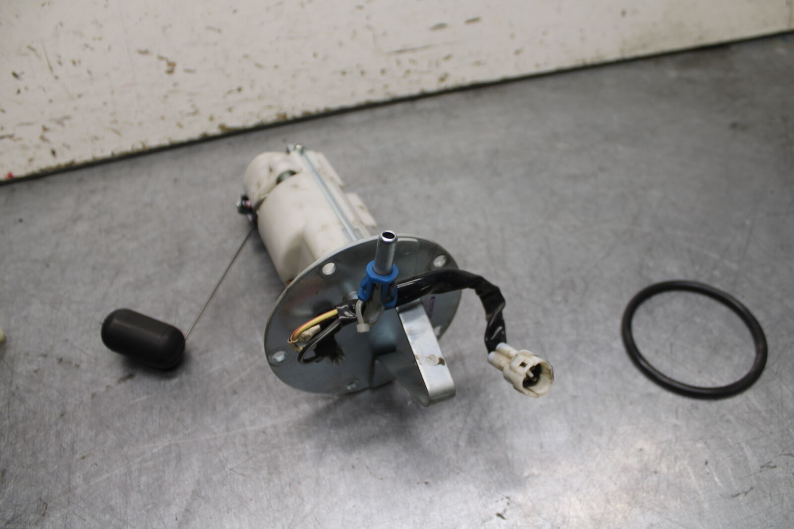 08-09 SUZUKI GSXR600 FUEL PUMP GAS PETROL SENDER UNIT BB728