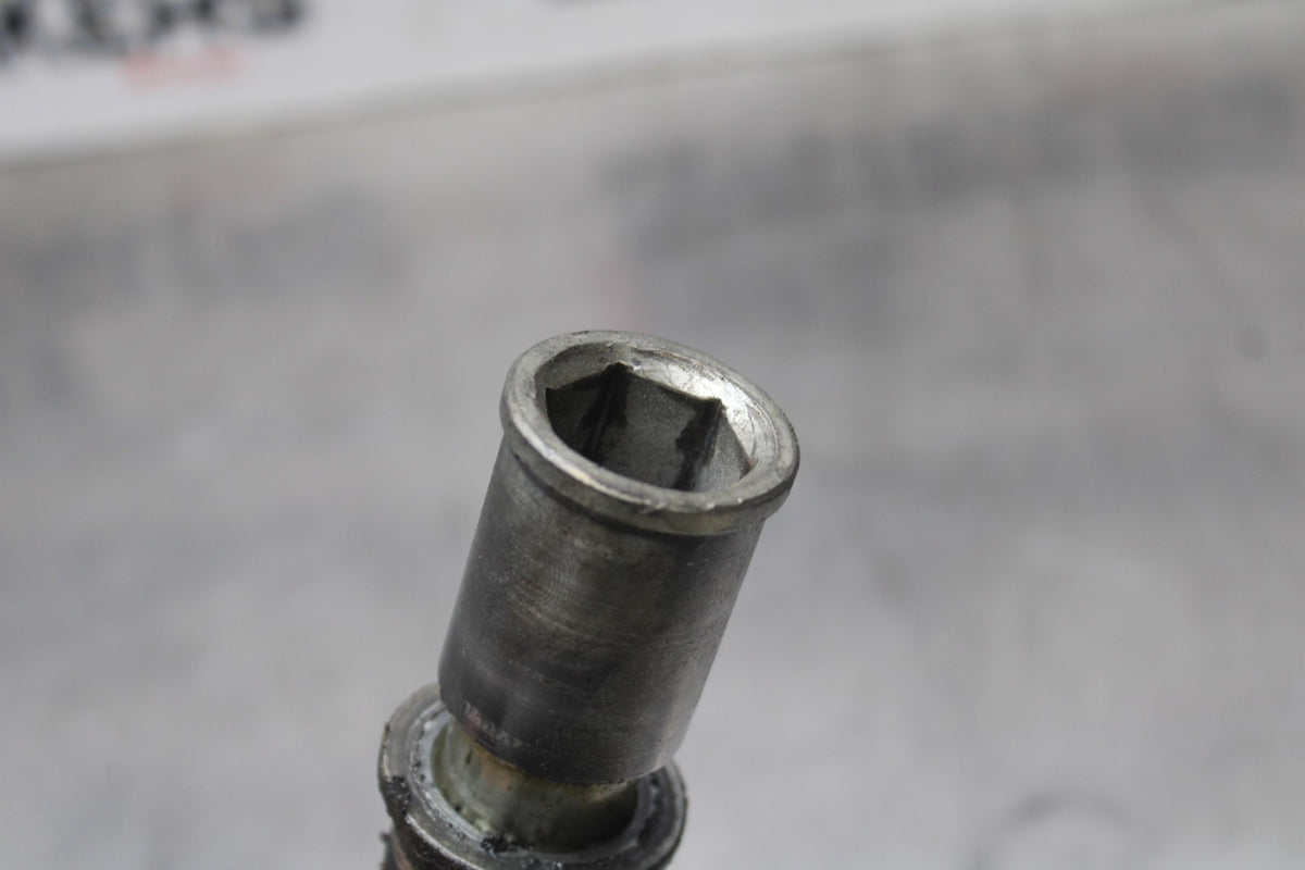 98 KAWASAKI NINJA ZX6 FRONT WHEEL RIM AXLE PIVOT BOLT BB870