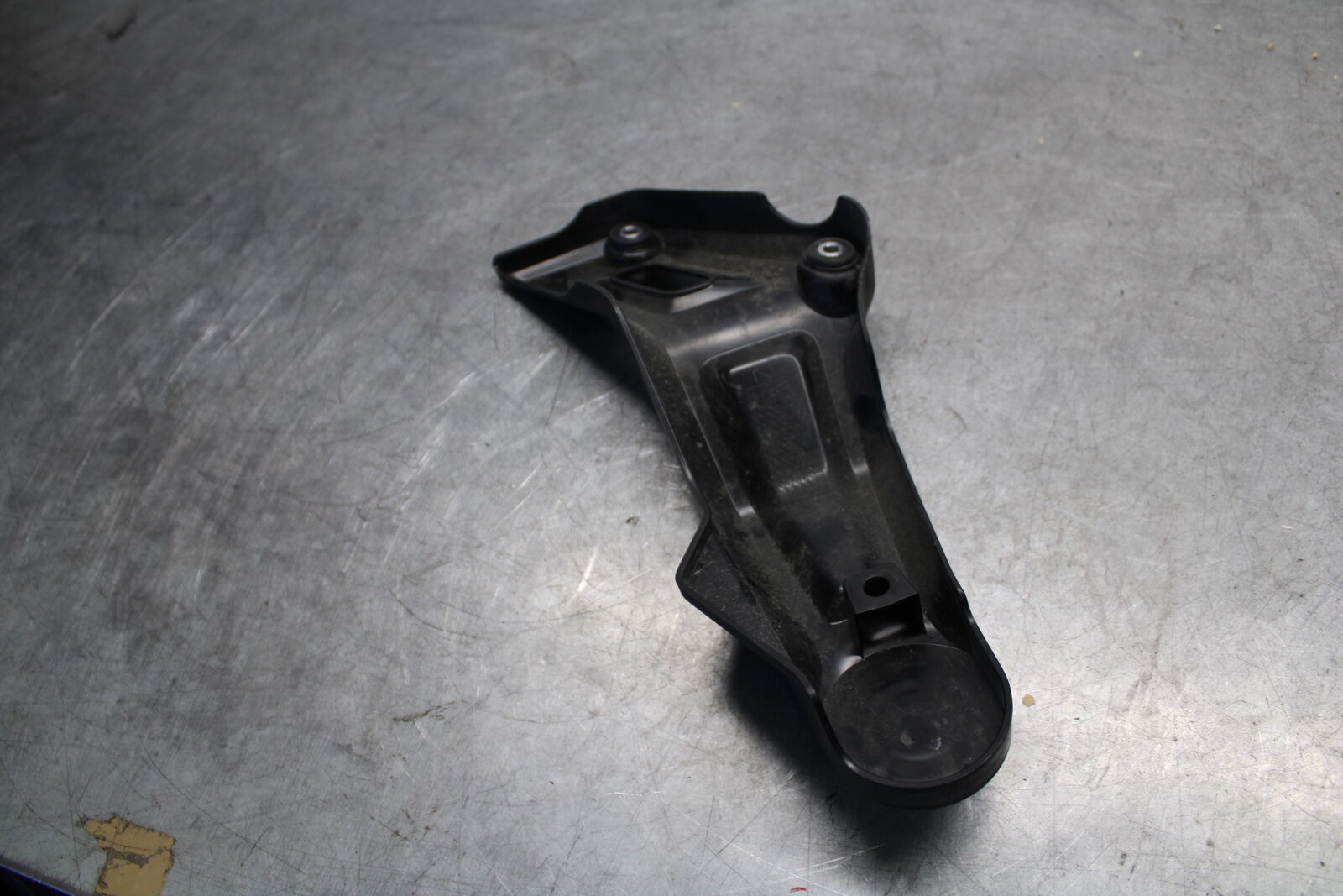 18-24 YAMAHA MT-07 RIGHT FRAME SIDE COVER COWL PANEL TRIM BB662