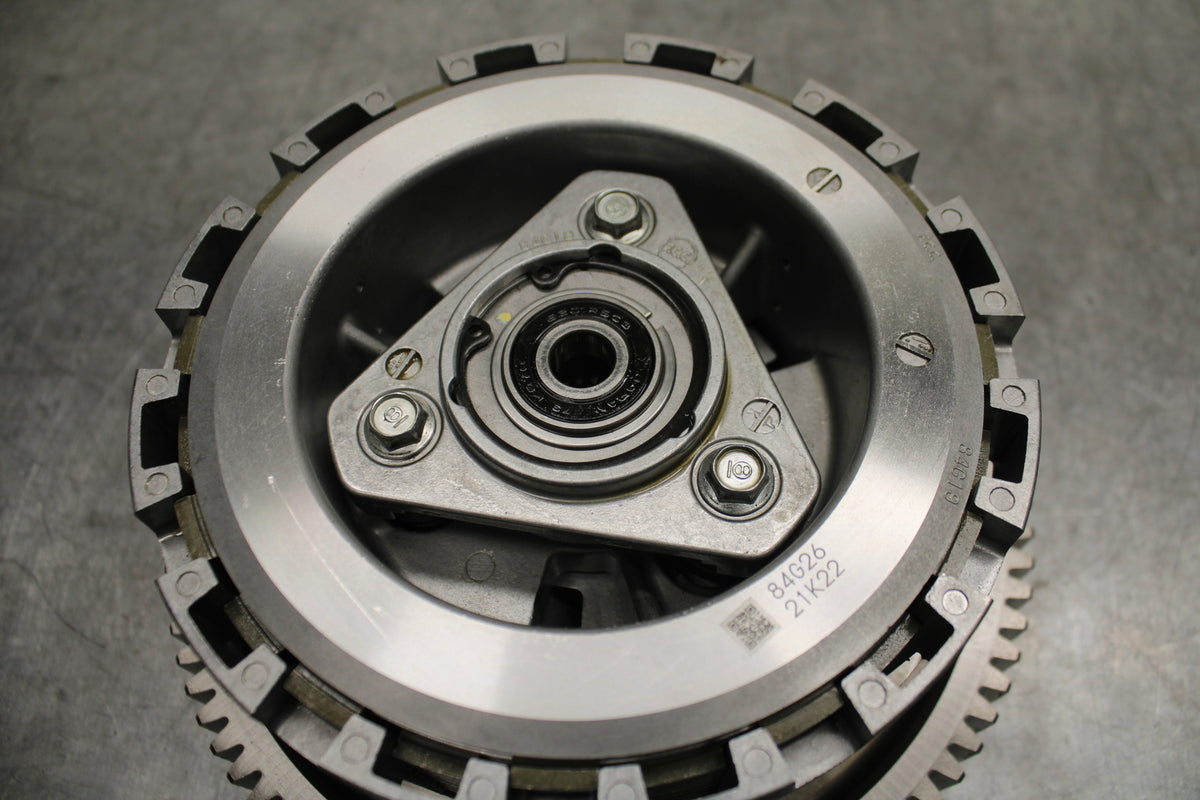 22-24 INDIAN CHIEF BOBBER DARK HORSE COMPLETE CLUTCH W PLATES BASKET HUB BB717