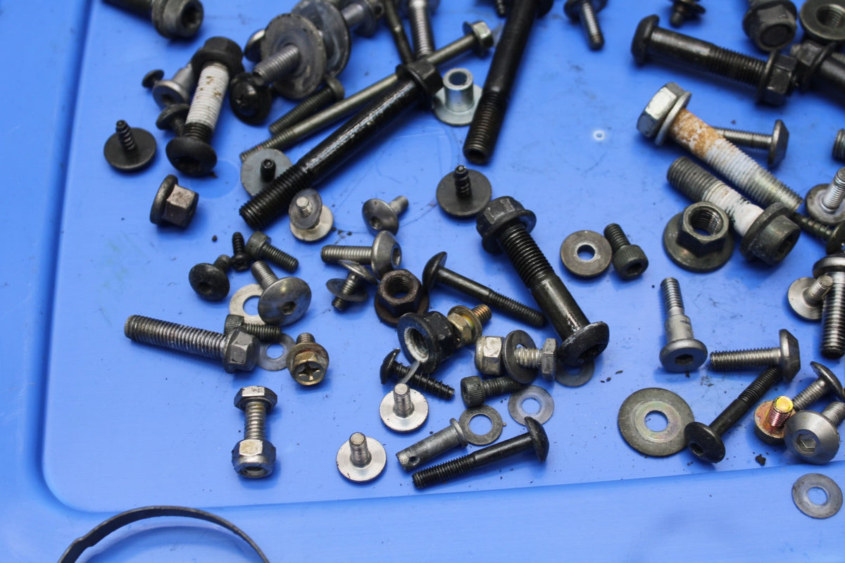 05 YAMAHA YZF R6 MOUNTING BOLTS HARDWARE MOTOR SCREWS BB814