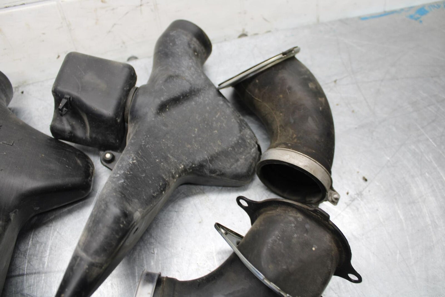 07-08 KAWASAKI CONCOURS 1400 ABS RIGHT LEFT AIR INTAKE DUCTS BB449