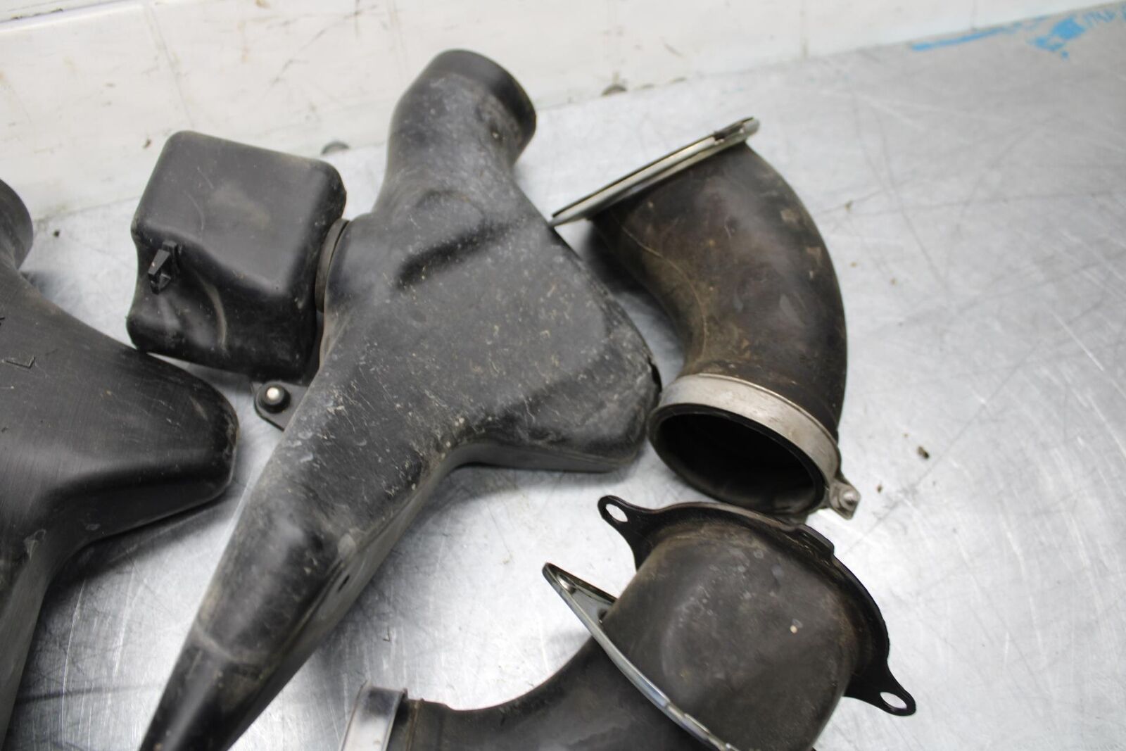 07-08 KAWASAKI CONCOURS 1400 ABS RIGHT LEFT AIR INTAKE DUCTS BB449