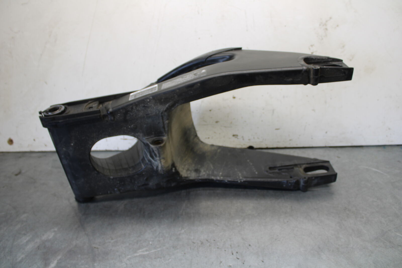 08-16 YAMAHA YZF R6 REAR SWINGARM BACK SWING ARM 13S-22110-00-00 BB665