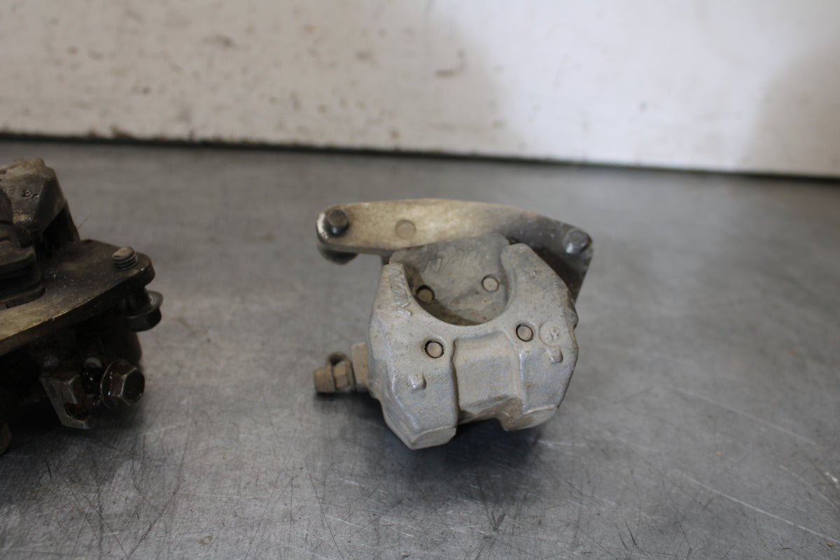 01-05 YAMAHA RAPTOR 660R LEFT RIGHT FRONT BRAKE CALIPER BB695