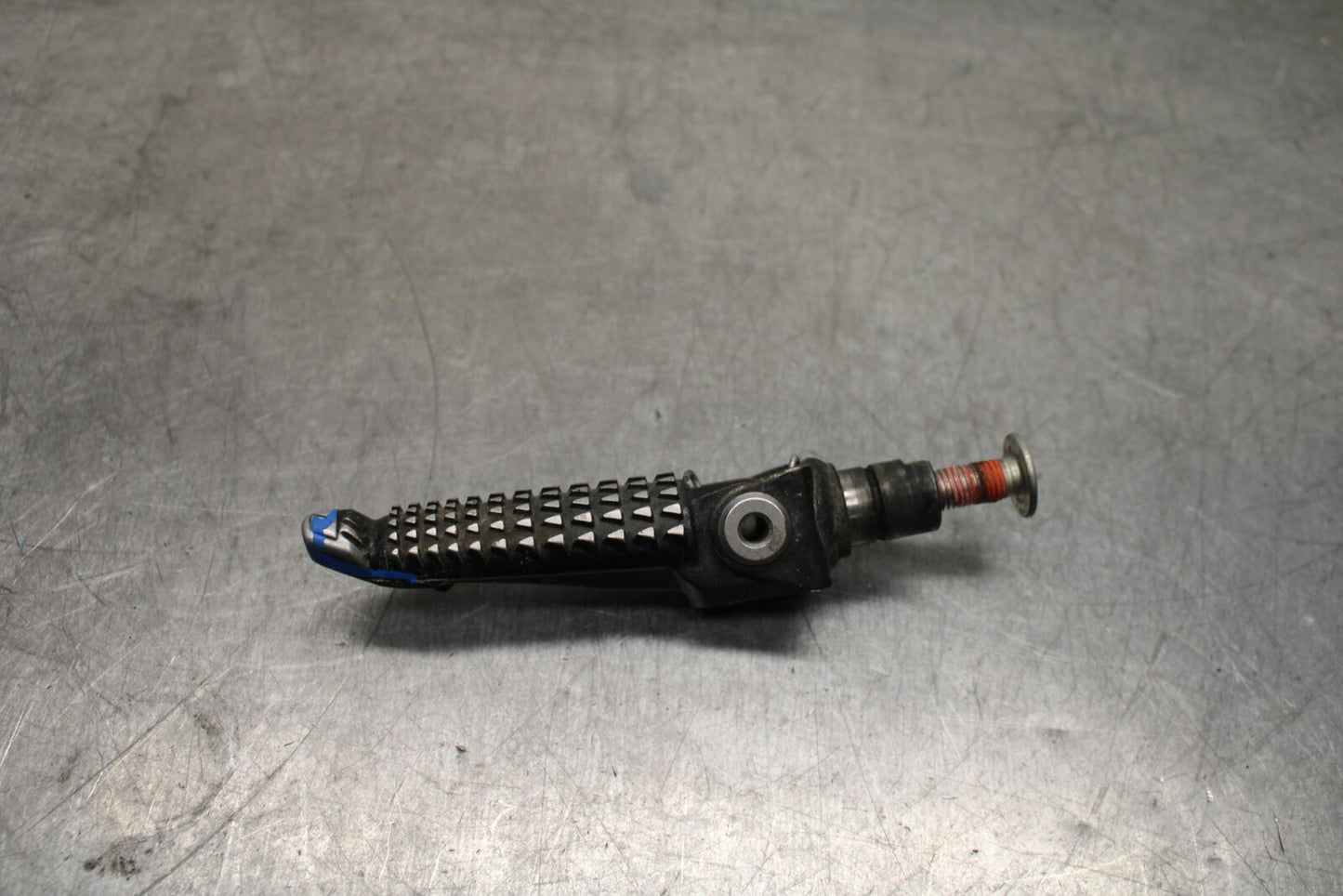 13-17 KAWASAKI NINJA ZX6R ZX636E RIGHT FRONT FOOT REST PEG STEP BB735