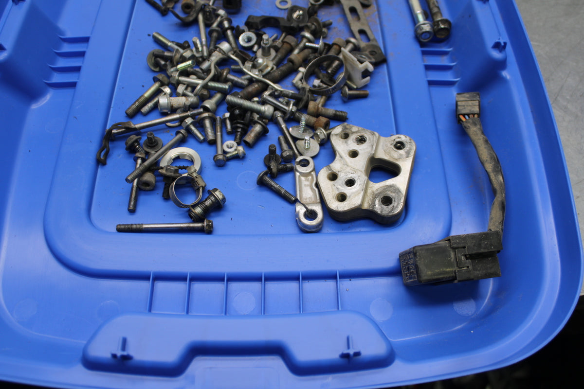 08-10 SUZUKI GSXR 600 MOUNTING BOLTS HARDWARE MOTOR SCREWS  BB721