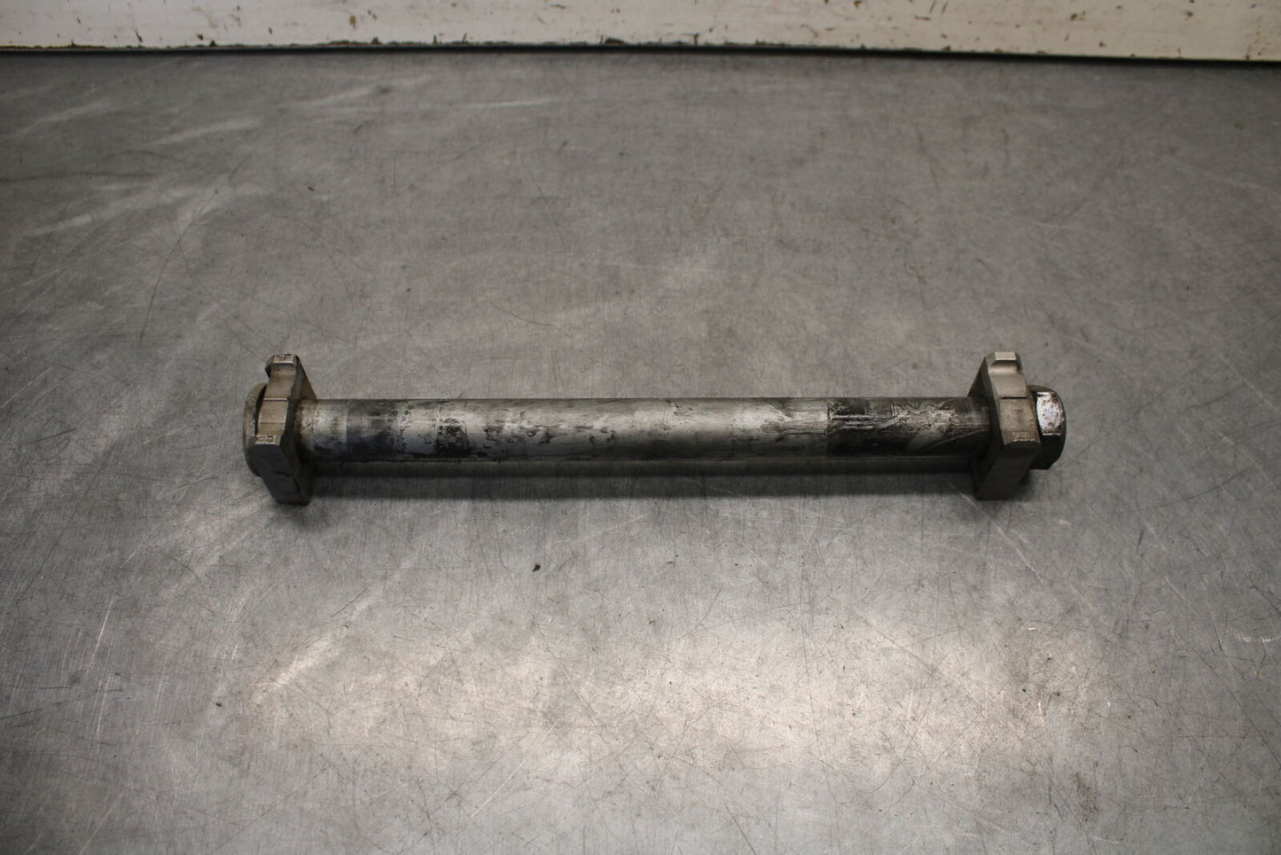 05-06 HONDA CBR600RR REAR AXLE BACK WHEEL BOLT AXEL 42301-MEE-D00  BB655