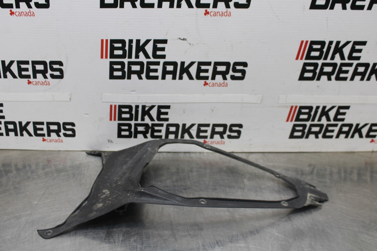 23-26 KAWASAKI NINJA ZX4RR CENTER REAR BACK TAIL FAIRING COWL BB898