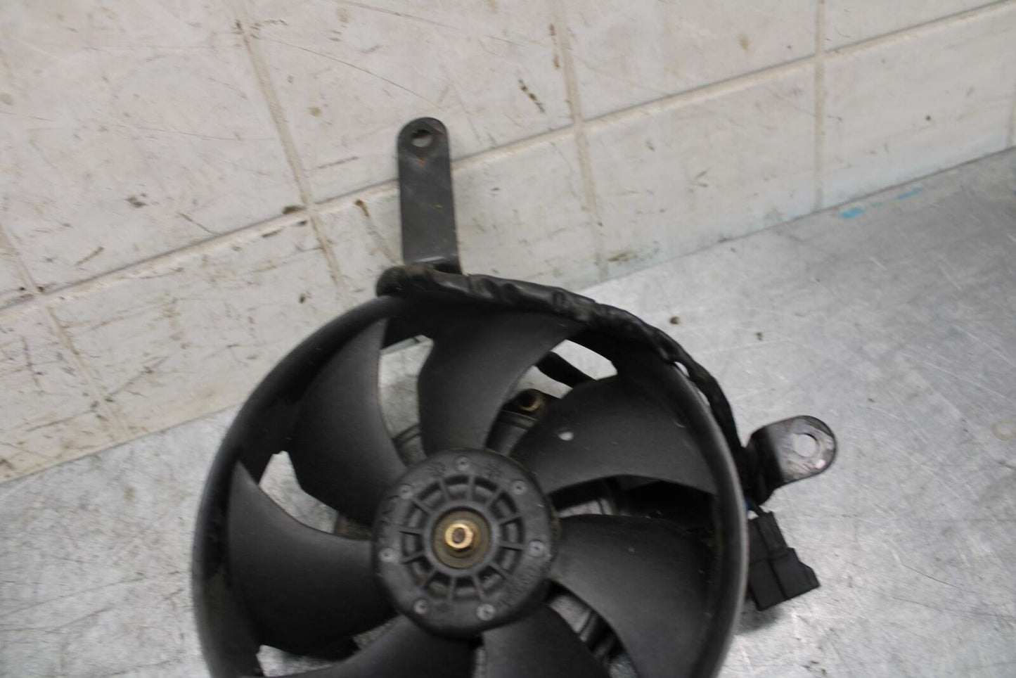 2003 Yamaha YZF R6 ENGINE RADIATOR COOLING FAN 5SL-12405-00-00 BB539