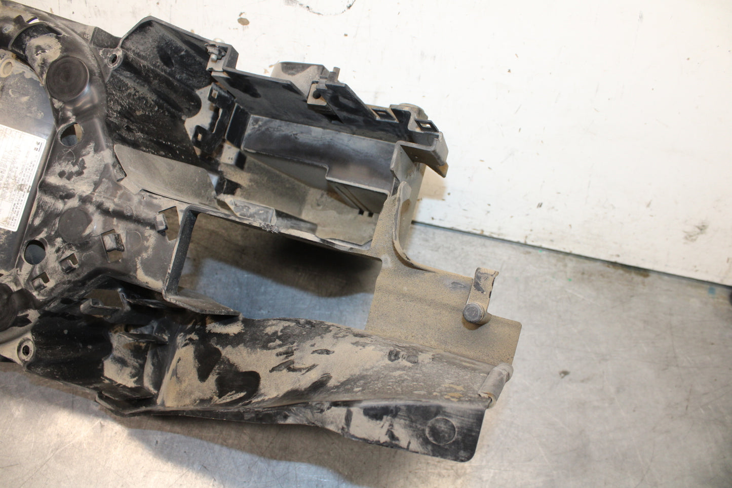 16-17 KAWASAKI VULCAN S 650 EN650 ABS BATTERY TRAY BOX HOLDER BB731