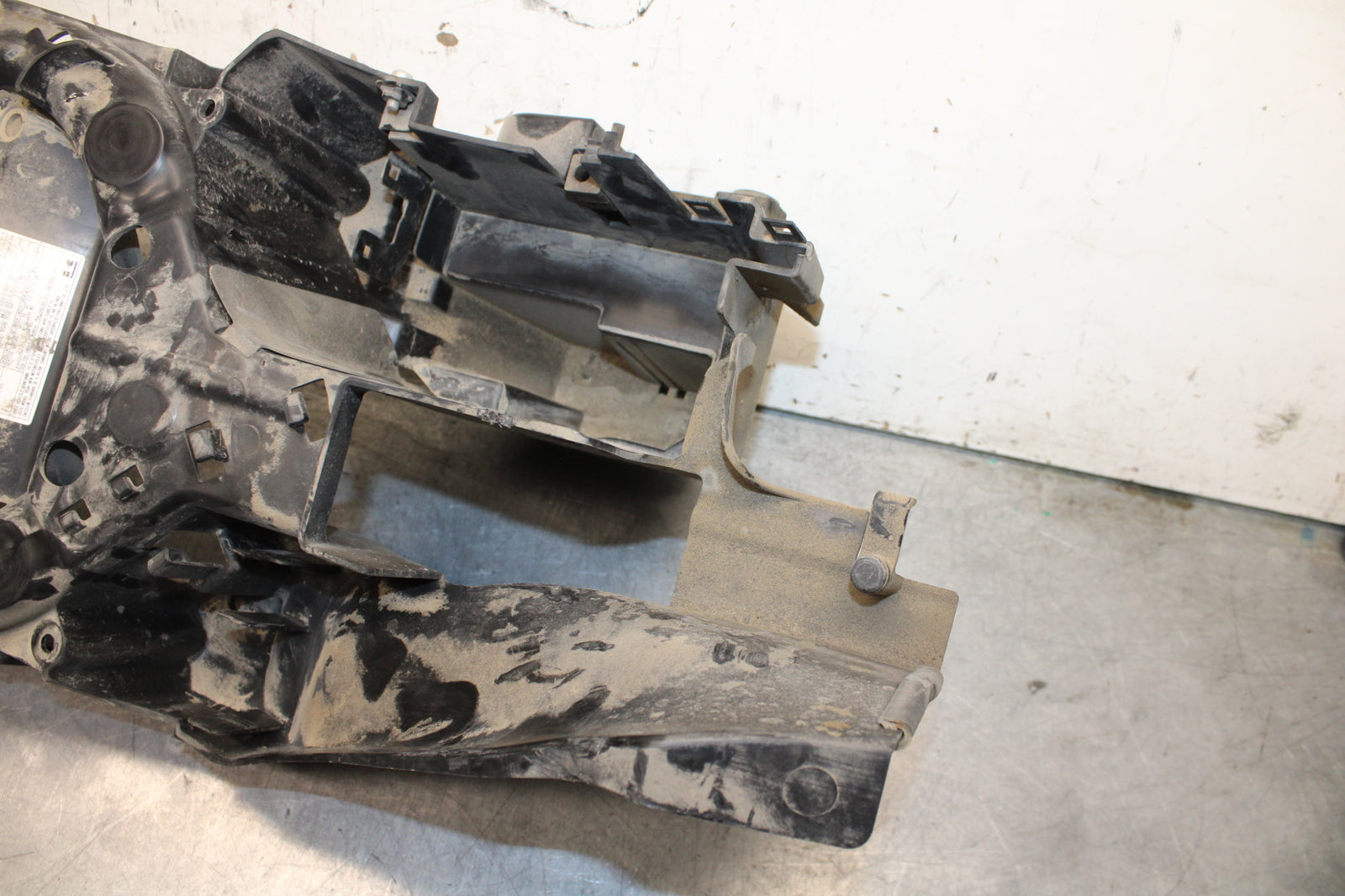 16-17 KAWASAKI VULCAN S 650 EN650 ABS BATTERY TRAY BOX HOLDER BB731