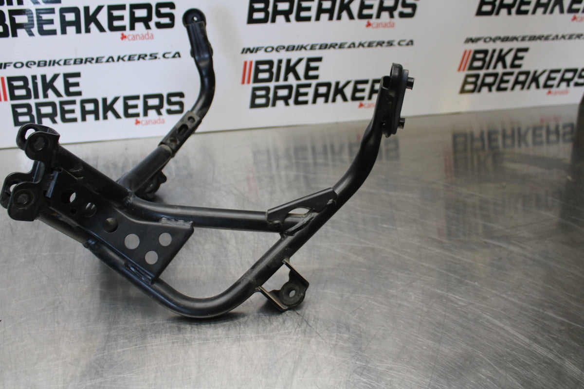 04-09 SUZUKI GS500F UPPER FAIRING MIRROR GAUGES STAY BRACKET BB165