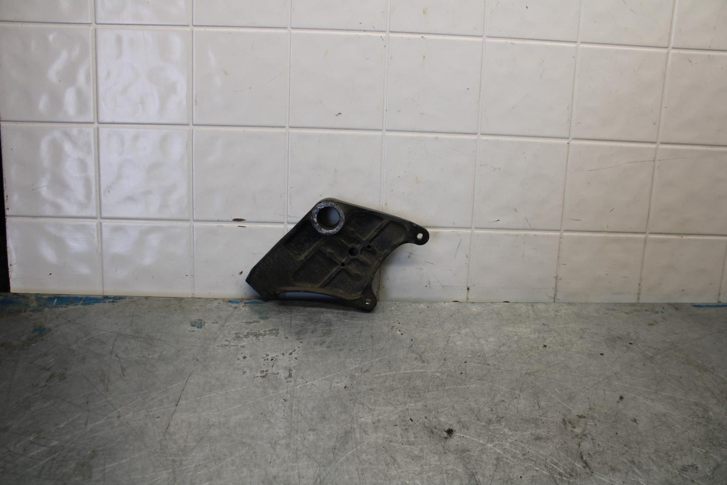 06-07 KAWASAKI NINJA ZX14R REAR BRAKE CALIPER HANGER BACK MOUNTING BRACKETBB433