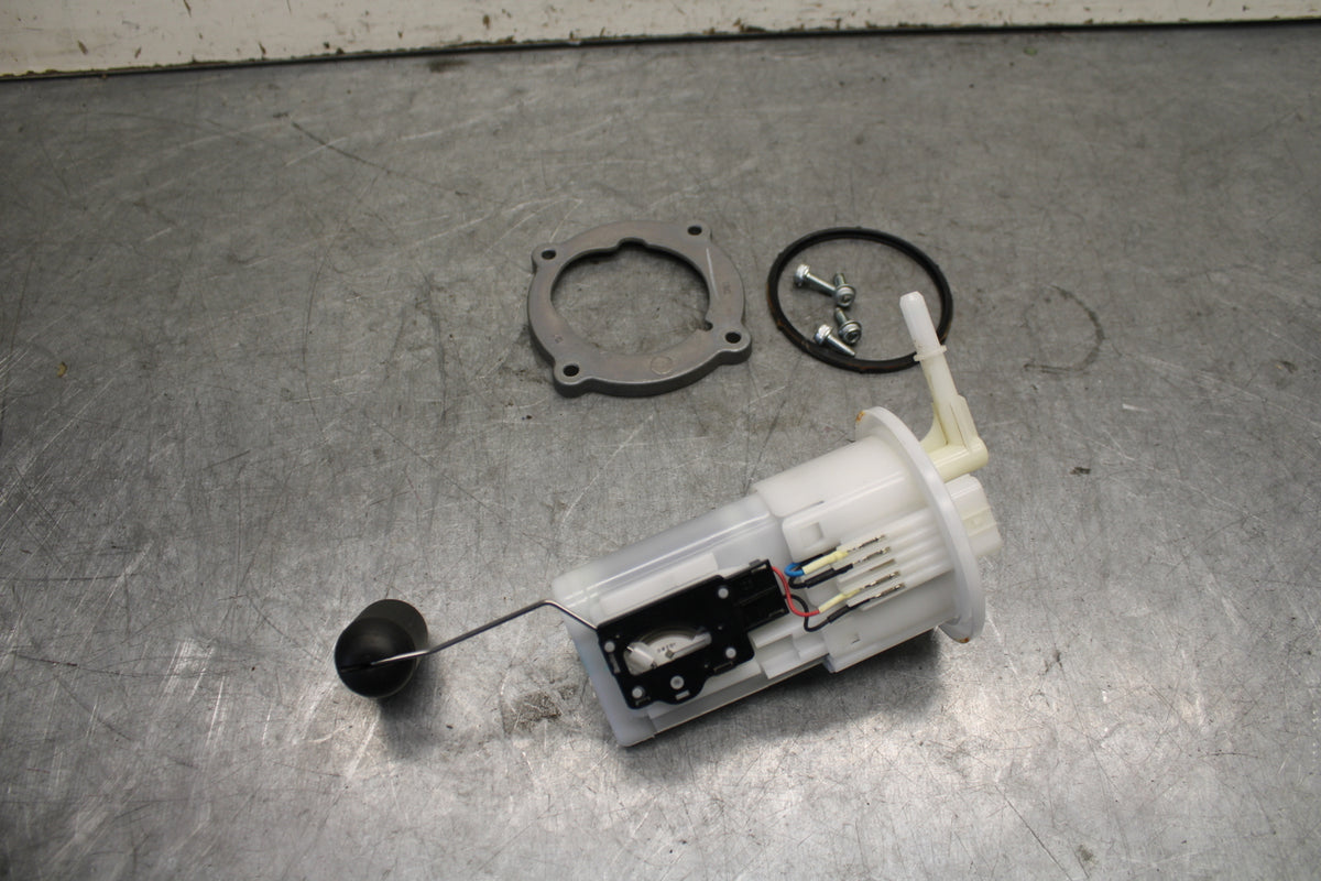 22-24 YAMAHA XSR900 FUEL PUMP GAS PETROL SENDER UNIT  BB683