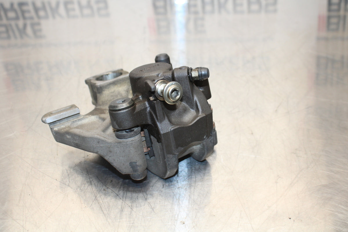 11 SUZUKI GSXR1000 REAR BACK BRAKE CALIPER W MOUNT BRACKET BB142 