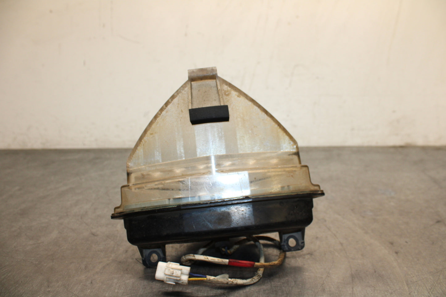 04-05 YAMAHA YZF R1 REAR TAIL TAILLIGHT BACK BRAKE LIGHT BB131