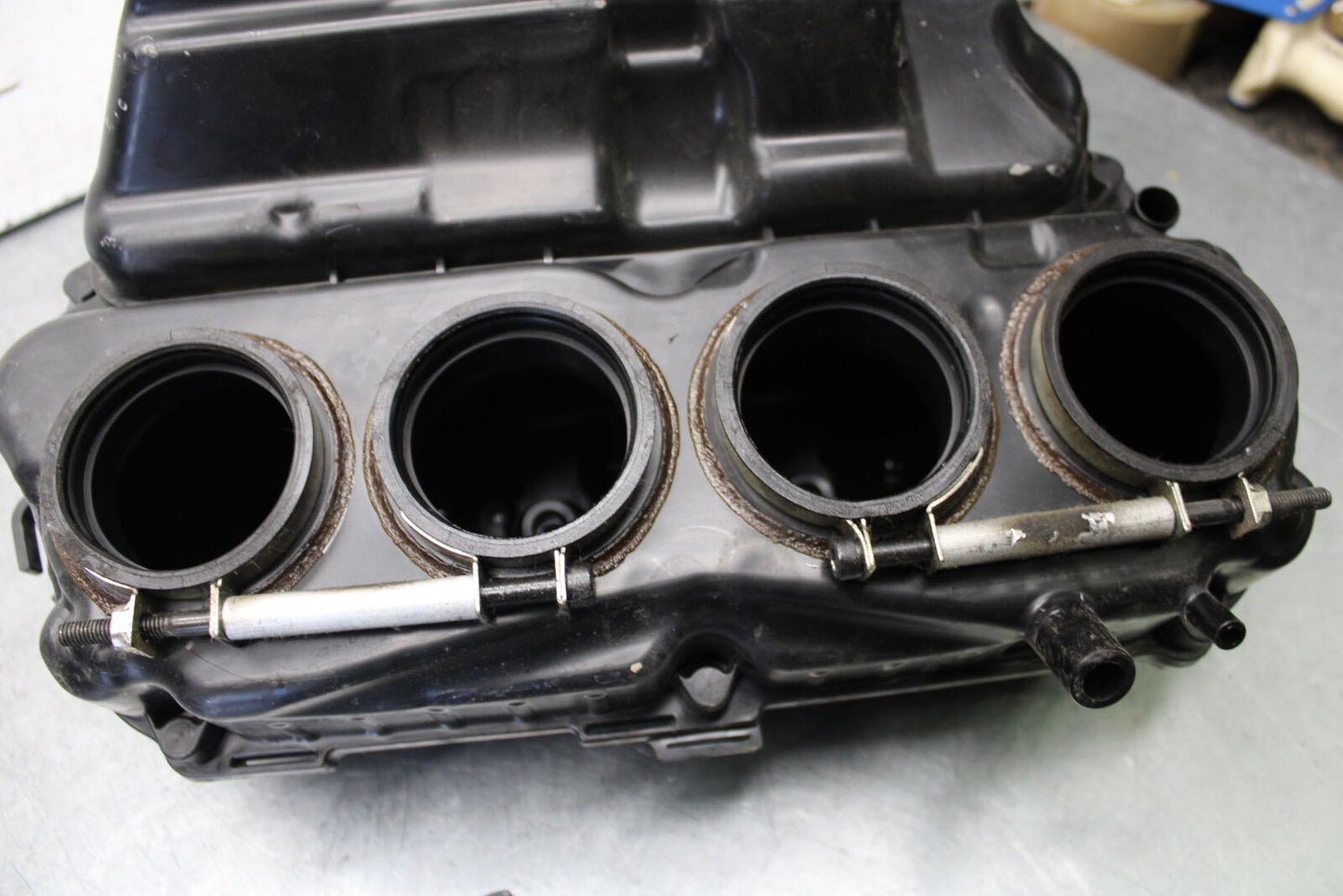 16 KAWASAKI NINJA ZX10R AIRBOX AIR INTAKE FILTER BOX 11010-0844 BB650