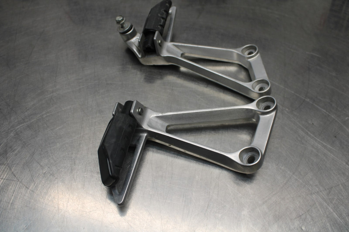 15-19 HONDA CBR300R REAR BACK PASSENGER PEG SET PAIR BB800