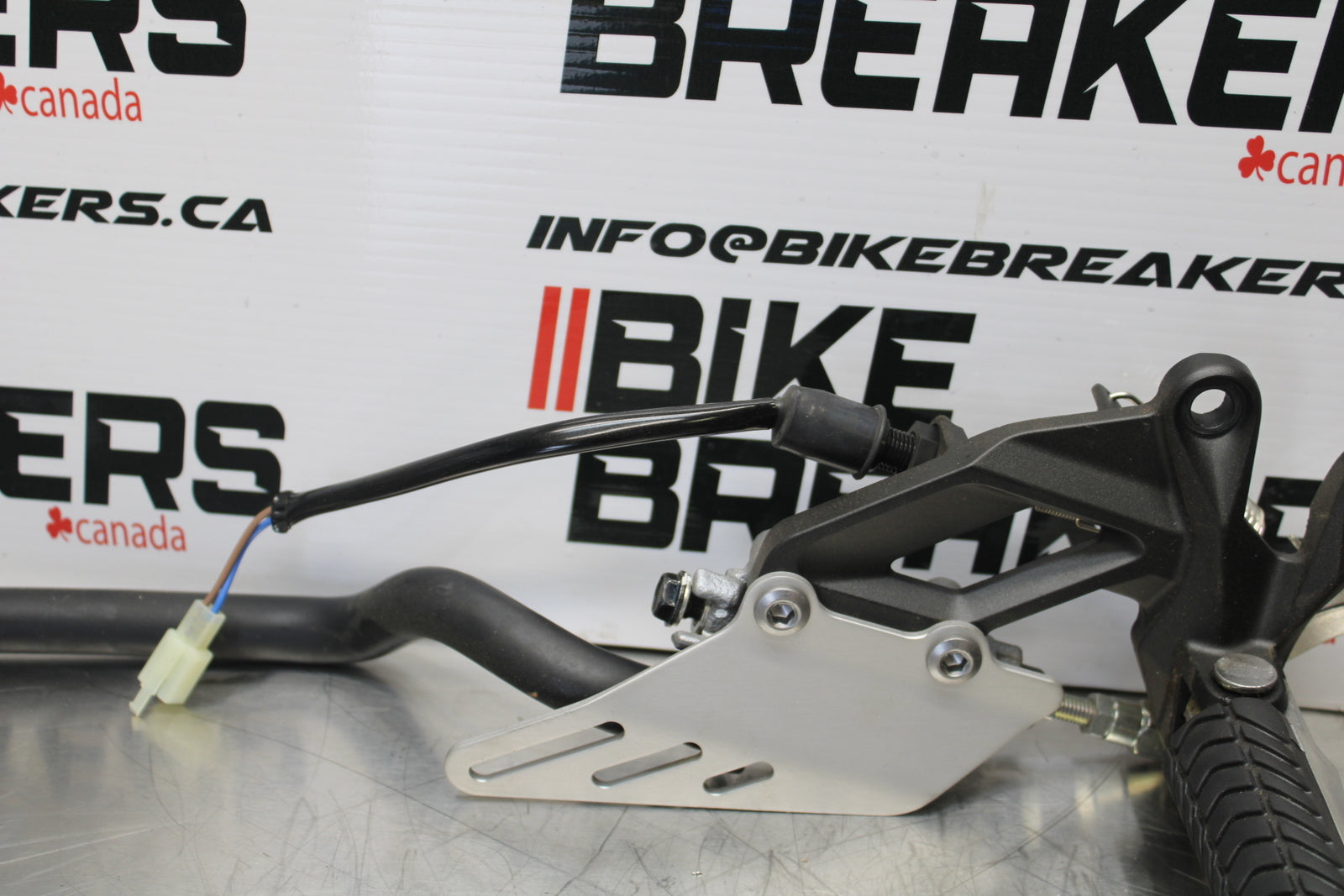 23-24 KAWASAKI NINJA ZX14R NERW!! RIGHT REARSET REAR SET DRIVER FOOT PEG BB153