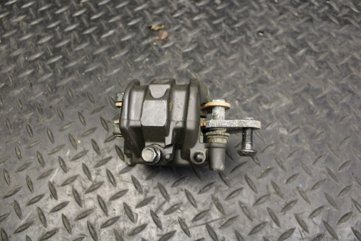 19 YAMAHA YZF R3  FRONT BRAKE CALIPER BB177