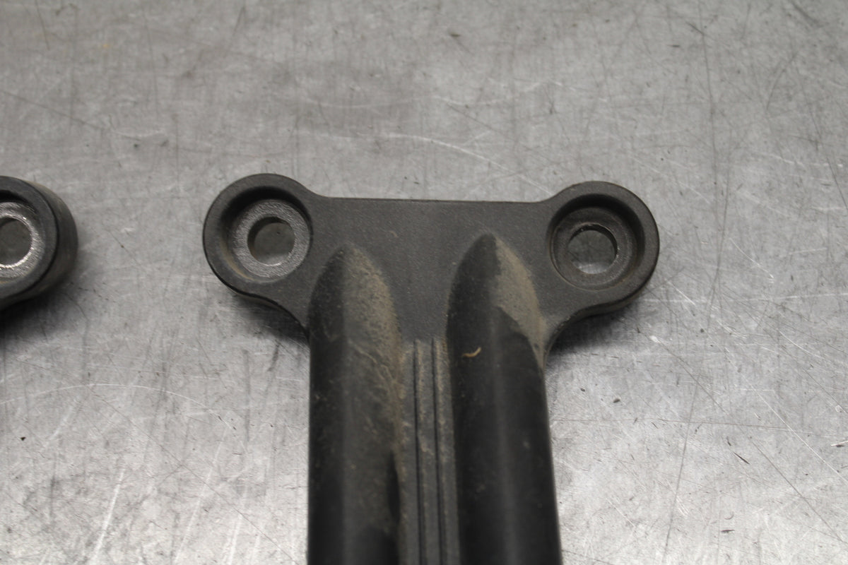 05-06 YAMAHA ROYAL STAR REAR PASSENGER FOOT STEP MOUNT BRACKET BB697