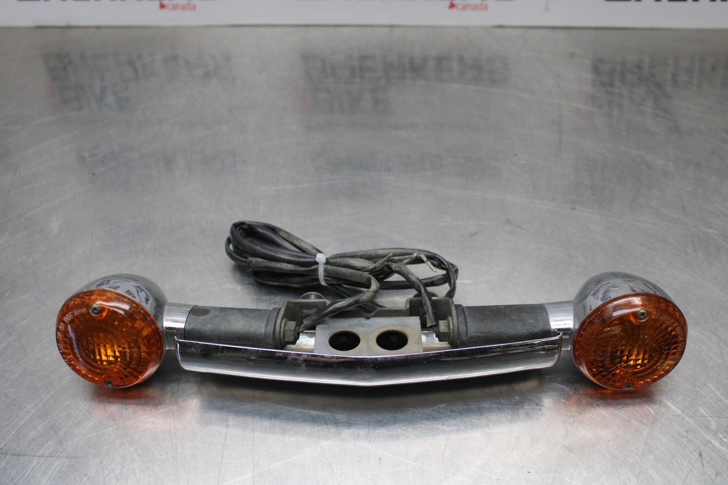 03-08 KAWASAKI VULCAN 1600 REAR BACK TURN SIGNAL BAR MOUNT & LIGHTS BB196