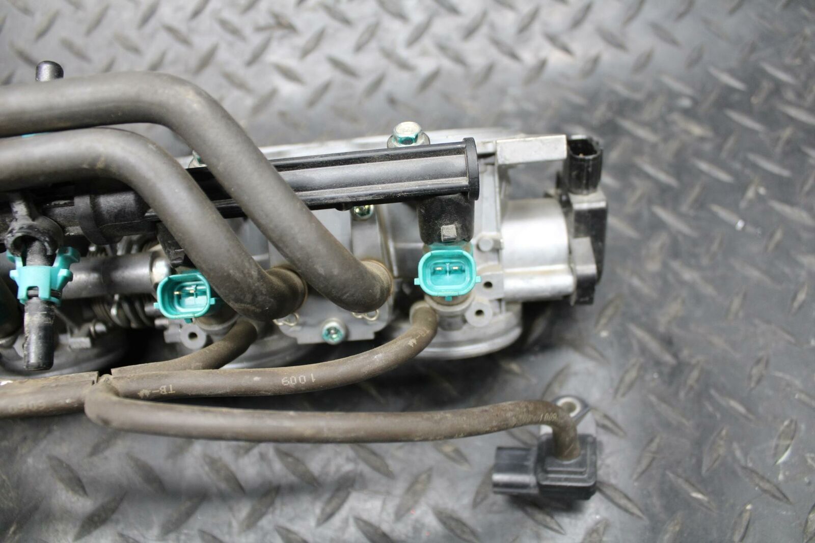 10-11 HONDA CBR1000RR MAIN FUEL INJECTORS / THROTTLE BODIES 16401-MFL-671 BB228